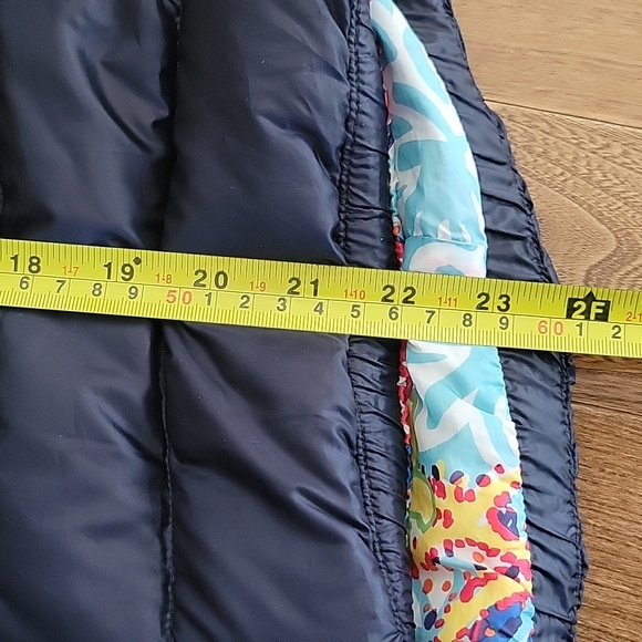 Lilly Pulitzer Navy Blue Down Feather Puffer Vest Small Floral Lining - Picture 10 of 10